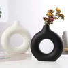 Vases Nordic Ceramic Vase for Pampas Grass Donuts Flower Pot Home Decoration Accessories Office Living Room Interior Table Desk Decor 230221