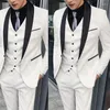 Ternos masculinos 3 peças homens brancos se encaixam no estilo esbelto personalizado feito com um casamento bonito de festas formal de festas de peito