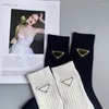 Meias masculinas designer de luxo cor sólida para mulheres ins meias all-match mid tubo térmico puro algodão