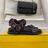 Moda terlik kadın sandal tasarımcı bayan renkli kalın dip tuval mektup ayakkabı anatomi siyah deri slayt tarzı model plaj ayakkabıları kız platform sandalet
