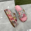 2023 Vrouwen Slides Sandalen Designer Platform Slides Slipper Dikke Bodems Dames Slippers Borduren Gedrukt Mode Zomer Strand Casual Schoen Met Doos 35-42 NO298A