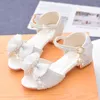 Sandalen Kinder Sandalen Sommer Prinzessin Kristall Schuhe Mädchen High Heels Mode Pailletten Mädchen Weichen Boden Performance Schuhe 230220