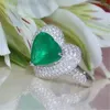 Bagues de cluster Classic Luxury Love Green Zirconia Bague pour femmes Personnalisé Fashion Design Party Bridal Engagement Bijoux Accessoires