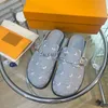 Mysig komforttrosa Sandaler Designer Easy Slippers Kvinnor Loafers Män Platta lädermulor Fashion Calfskin Slides Summer Beach Flip Flops