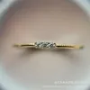 Rings de cluster Golden japonês estilo simples três diamantes Basic Gold Women's Ring