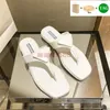 Kutu Tasarımcı İzleyiciler Fırçalanmış Deri Düz Tangon Sandalet Kadın Ayakkabı Aqua Beyaz Siyah Toz Pembe Sarı Plaj Terlik Moda Yaz Kadın Slaytları