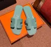 Projektantki Kapłaty Klasyczne płaskie obcasy sandały sandały designerski moda kreskówka duża głowa klapy skórzane lady slajdy buty hotel kąpiel damskie sandały Oran duże 35-42