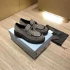 Met Box Prad driehoek logo chocolade kristal verfraaid satijn loafers casual schoenen dames korte laarzen zwarte schoen verhoging platform snea Ql