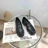 Prad Zapatos de mujer prad pardas Diseñador de lujo Marca prad pardas Zapato de vestir Metal Triángulo Monolito Mocasines de cuero cepillado Platfo eP