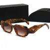Lunettes de soleil cr￩atrices de mode Classic Eyeglass Goggle Outdoor Beach Sun Sunes For Man Woman 7 Color Signature triangulaire en option