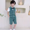 衣類セット男の子夏のソリッドベストシャツショーツフォーマルドレスキッズチッズウエストコートクールな服セットチャイルドスクールユニフォーム幼児タキシード