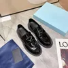 Kutu Prad Tasarımcı Kadın Ayakkabı ile Çikolata Parlatıcı Deri Loafer Siyah Spor Ayakkabı Fırçalanmış Deri Moafers Monolit Plus Platform Spor Sneaker BT 9036