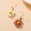 dangle earrings女性のための非対称の花