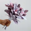 Dekorativa blommor 7st flockar effekt grönska växt konstgjord latifolium turcz blad gäng för bröllop xmas hem blommig dekoration