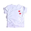 CDG Tasarımcı Erkek Tişörtleri Moda Kadın Komisyonları Kısa Kollu Kalp Rozeti Üst Kıyafetler Quanlity Aşk Gömlekleri Kısa Kollu Tee Leisure Sokak Giyim