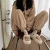 Kapcia 2021 Zimowe kobiety Slipper Piękny niedźwiedź kreskówkowy pluszowy bawełniany domek kapcie żeńskie domowe gospodarstwo domowe gęste dno z0215 Z0215