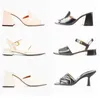 sand￡lias praia chinelos cl￡ssicos de salto plano mulas de luxo designer de luxo chinelos de couro ladra slides sand￡lia homens homens sapatos de ver￣o banheiros sexy slipper