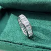 Fedi nuziali Anello di fidanzamento 925 Sterling Silver Row Setting Full Strips Diamanti sintetici Fashion Women Lady Jewelry