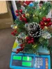 Fiori Decorativi Luci A LED Piante Artificiali Cesto Appeso Di Natale Con Pigne Decorazione Di Bacche Rosse Per Prato Interno All'aperto