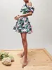 2023 Kostüm Damen-FitFlar-Minikleid mit Blumenmuster, geraffter Taille, Schrägstrich-Ausschnitt und Puffärmeln
