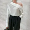 Women's Blouses 2023 Spring Summer Off-Shoulder Sexy Koreaanse versie Chic Dames Blouse Stijlvolle onregelmatige Wit Zwart Shirt Top Blusas