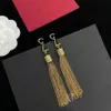 Modne kolczyki do frędzla dostępne w Sier i Gold Classic Earring dla ludzi pasujących do uroku 2 kolory