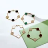 Concepteurs de chaîne de bijoux de luxe Four feuilles Clover pour femmes bracelet laser 5 boucles d'oreilles motifs avec diamant fête en acier inoxydable bijoux