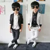 Kleidungssets Gestreifter Kinder-Blazer-Anzug (Jacke, Hemd, Hose, Brosche), Teenager-Jungen-Abschlussballanzug für Kinder, schmaler Baby-Kinderanzug, Schwarz/Weiß