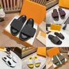 Sandálias de designers de estilista com conforto da piscina sandálias de luxo slides de calfkin de luxo reavivamento de mias planas de verão chinelo de praia 10a106