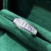 Fedi nuziali Anello di fidanzamento 925 Sterling Silver Row Setting Full Strips Diamanti sintetici Fashion Women Lady Jewelry