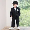 Ensembles de vêtements Ensemble de costume décontracté pour garçons Printemps et automne Coréen Fête d'anniversaire pour enfants Performance Venez Enfants Blazer Pantalon Collier Vêtements