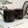 Кружки MR и MRS Coffee Cups Подарочный набор для обручального свадебного жениха жениха, чтобы быть ливенами, пары черная керамика 230221