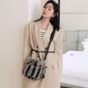 Cosmetische tassen Kaishin Winter Dames Fashion Stripes Full-Pelt Bucket Bag Echt lederen schouder / crossbody IL00631