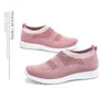 Couleur noire nouvelles chaussures pour femmes de grande taille chaussures de sport simples de mode volant tissé paresseux autres chaussures