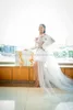 Feestjurken 2023 Witte bruiloft Bruid gewaden bruids douche jurk uit schouder lange mouw zijkant split sweep trein kralen tule 230222