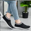 Couleur noire nouvelles chaussures pour femmes de grande taille chaussures de sport simples de mode volant tissé paresseux autres chaussures