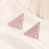 Einfachheit Design Ohrstecker Candy Farbe Mode für Mann Frau umgekehrtes Dreieck P Buchstaben Inlay Designer Schmuck PE3 --01 Party Valentinstag Geschenk