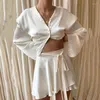 Vêtements de nuit pour femmes Blanc élégant Satin Paijams 2 pièces Ensemble Femmes Lanterne Manches Longues Crop Tops Cardigan Sexy Taille Haute Mini Tennis Sports