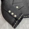 Jackets femininos 2023 Mulheres Moda de alta qualidade de manga longa V Neck preto guarnição com jaqueta de corrente 1103
