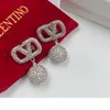 2022 New Charm Earrings 패션 럭셔리 브랜드 디자이너 Pearl Dangle Earrings 웨딩 파티 크리스마스 선물 상자와 우수한 품질