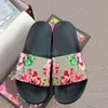 Com caixa de lady designers chinelos de moda listra slide de borracha de luxo de tapas pretas de rosa marrom sandals de praia ao ar livre 35-45