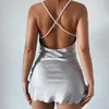 Casual jurken zijden riem mini backless solide kleur criss front parel sexy zomer feest mouwloze clubkleding 2023