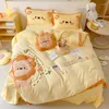 Conjuntos de ropa de cama Conjunto de cuatro piezas de dibujos animados de león amarillo Fibra de leche gruesa Sábanas de lana de coral de invierno