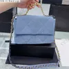 CC Totes Classic Women Denim 19 Series Quilted Bag Blue Metal Turnbuckle Hardware Chain Handle Totes Axelband Handväskor Designer stor kapacitet Crossbody S