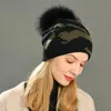 Beanies Beanie/Totenkopfkappen Damenmütze Winter Warme Wolle Strickmütze Camo Strass Skullies Echter Waschbärpelz Pompom