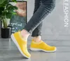 Couleur noire nouvelles chaussures pour femmes de grande taille chaussures de sport simples de mode volant tissé paresseux autres chaussures