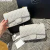 CC Omuz Çantaları Klasik Kadın Havyar Flep Kapiteli Çanta Vintage Buzağı Altın/Gümüş Donanım Zinciri E biriken Çanta Tasarımcısı Lüks Mini Crossbody Çantalar