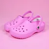 Croc Clog Classic Designer Sandals Summer Beach Wodoodporne zjeżdżalnia Dorośli dzieci czarne białe różowe mężczyźni kobiety Kaptuki pielęgniarskie buty na zewnątrz