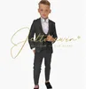 Completi di abbigliamento Abito formale per ragazzi Smoking da sposa Rosa 3 pezzi Giacca floreale Pantaloni Gilet Risvolto con visiera Blazer per bambini Set Abito su misura slim fit W0222