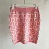 Damen zweiteilige Hosen Sets Sommer Vollbuchstaben Relief gestrickt rosa und lila Farbe T -Shirt und Shorts Luxus Designer Kurzes T -Shirt Fashion Street 2 Stück Kleidung FF11
